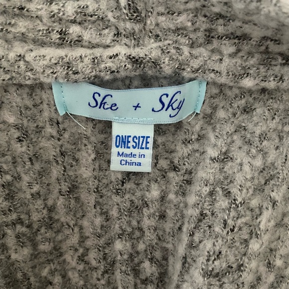NWOT Oversized Sweater - Picture 3 of 4